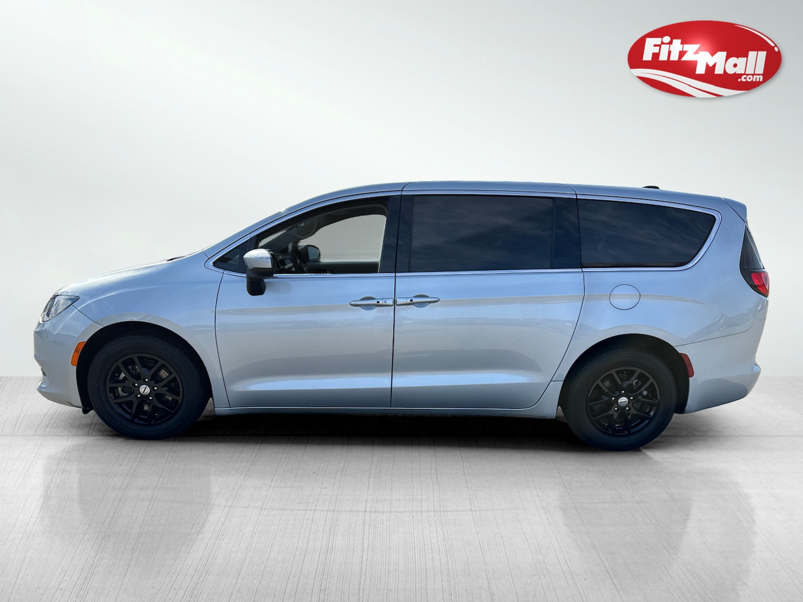 2022 Chrysler Voyager LX photo 3