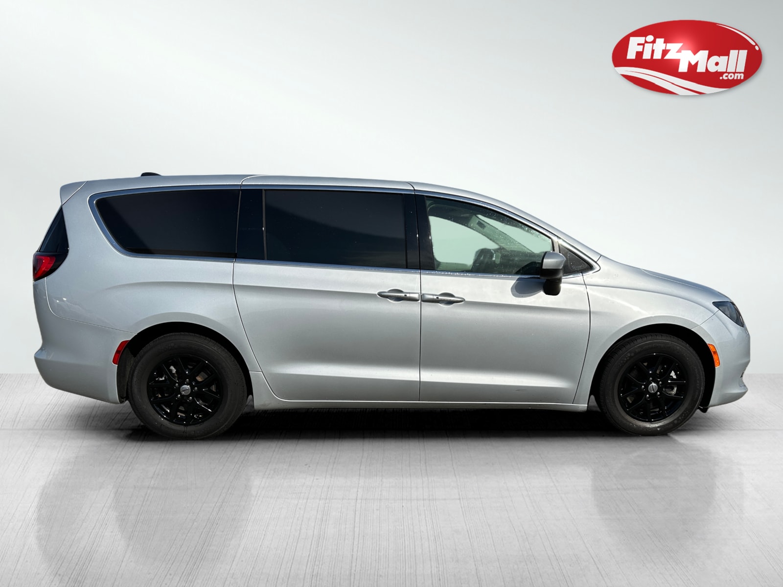 2022 Chrysler Voyager LX photo 4