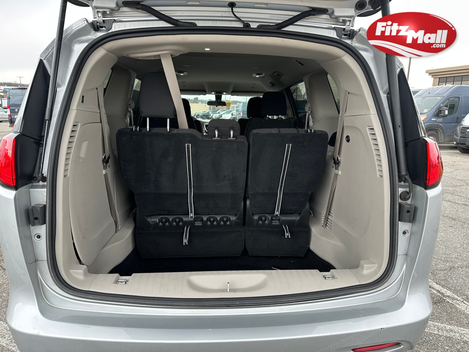 2022 Chrysler Voyager LX photo 8
