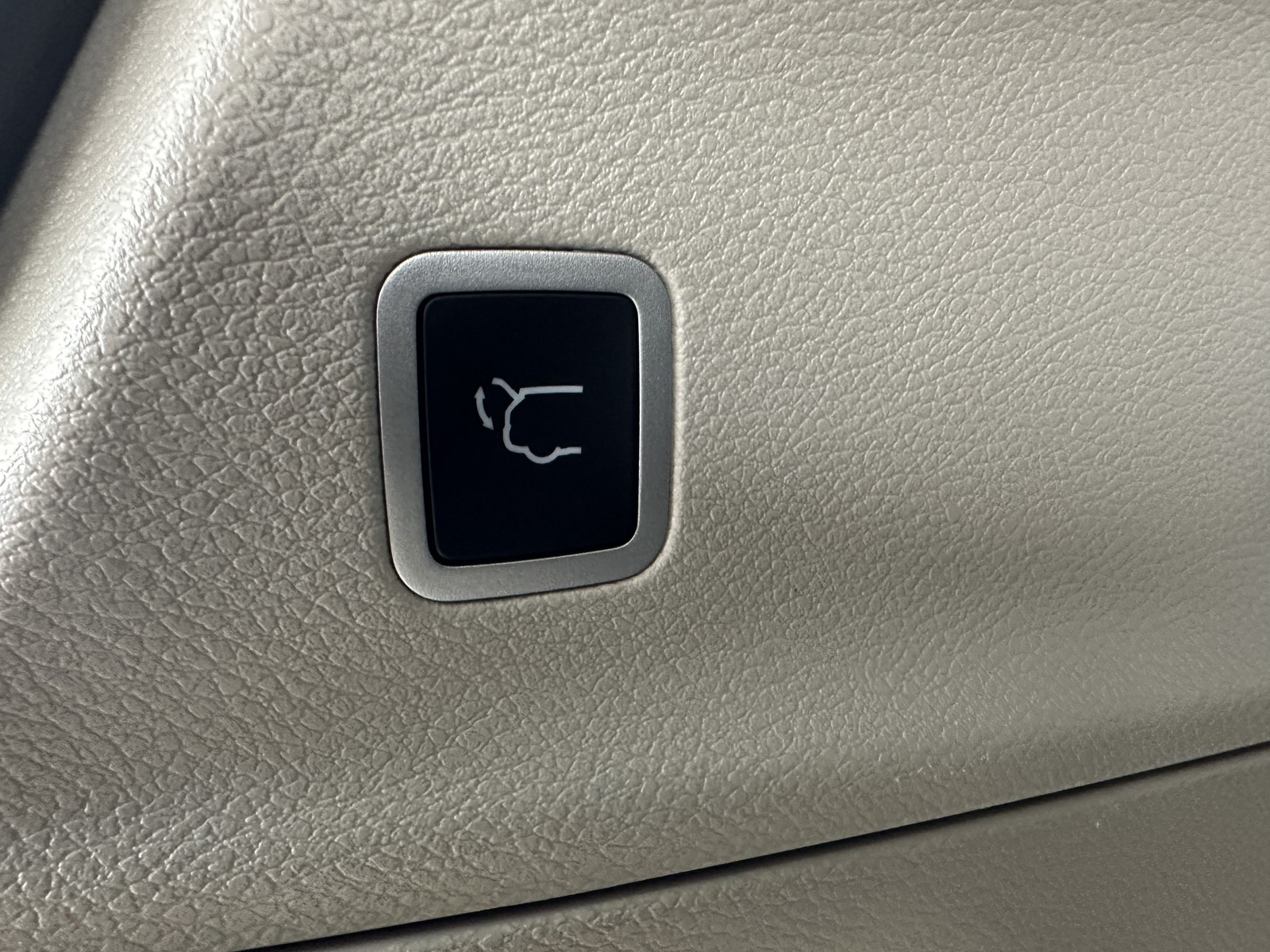 2022 Chrysler Voyager LX photo 9