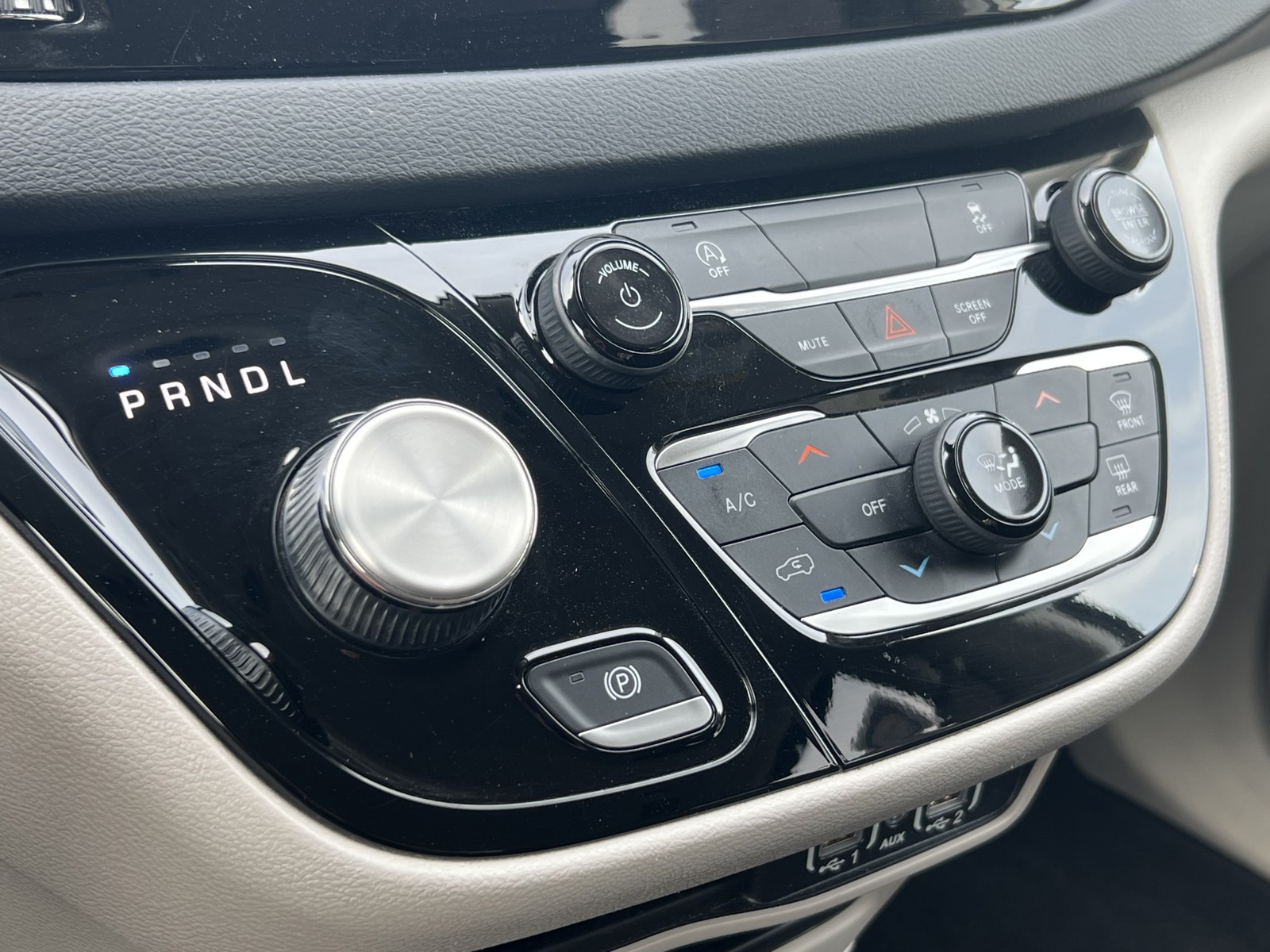 2022 Chrysler Voyager LX photo 24