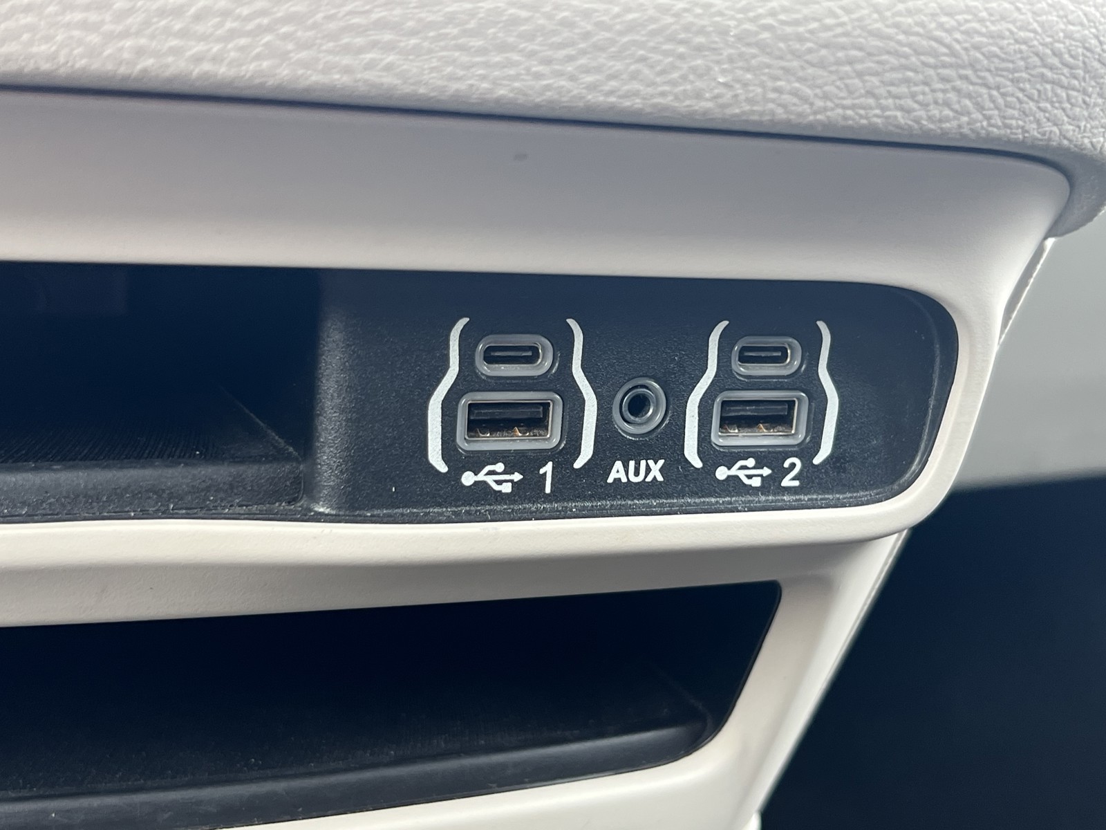 2022 Chrysler Voyager LX photo 25