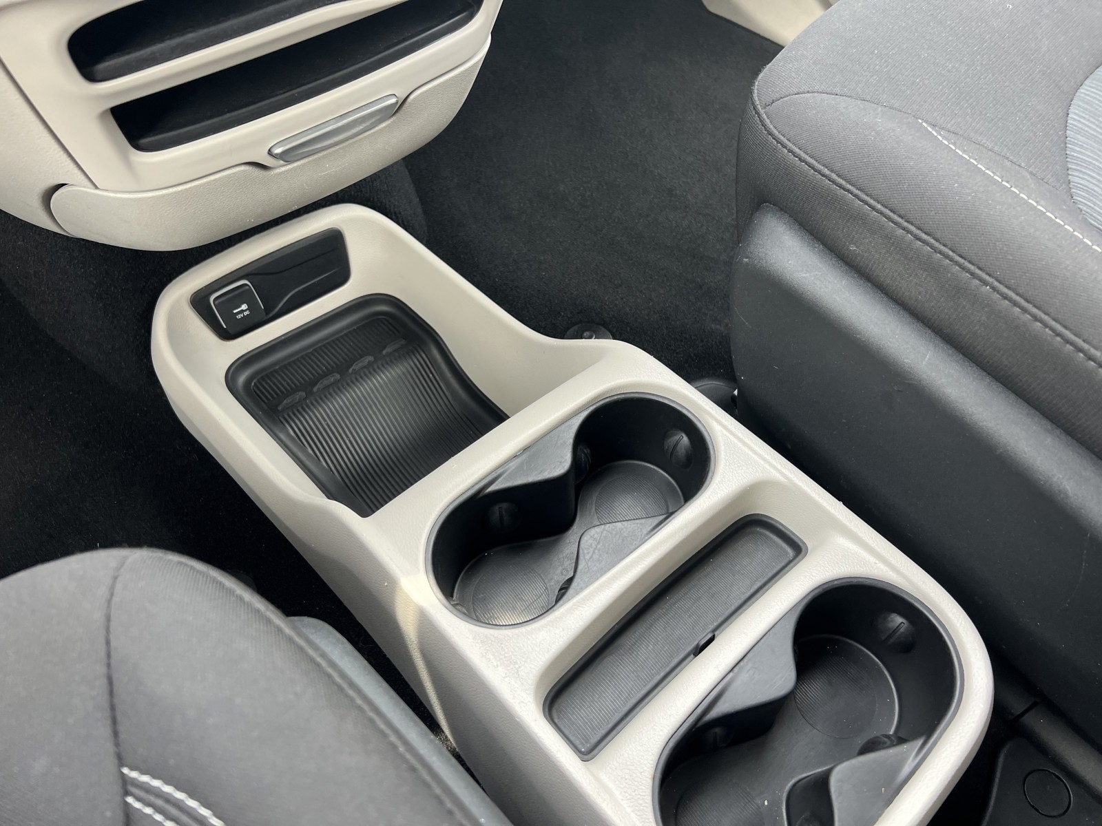 2022 Chrysler Voyager LX photo 26