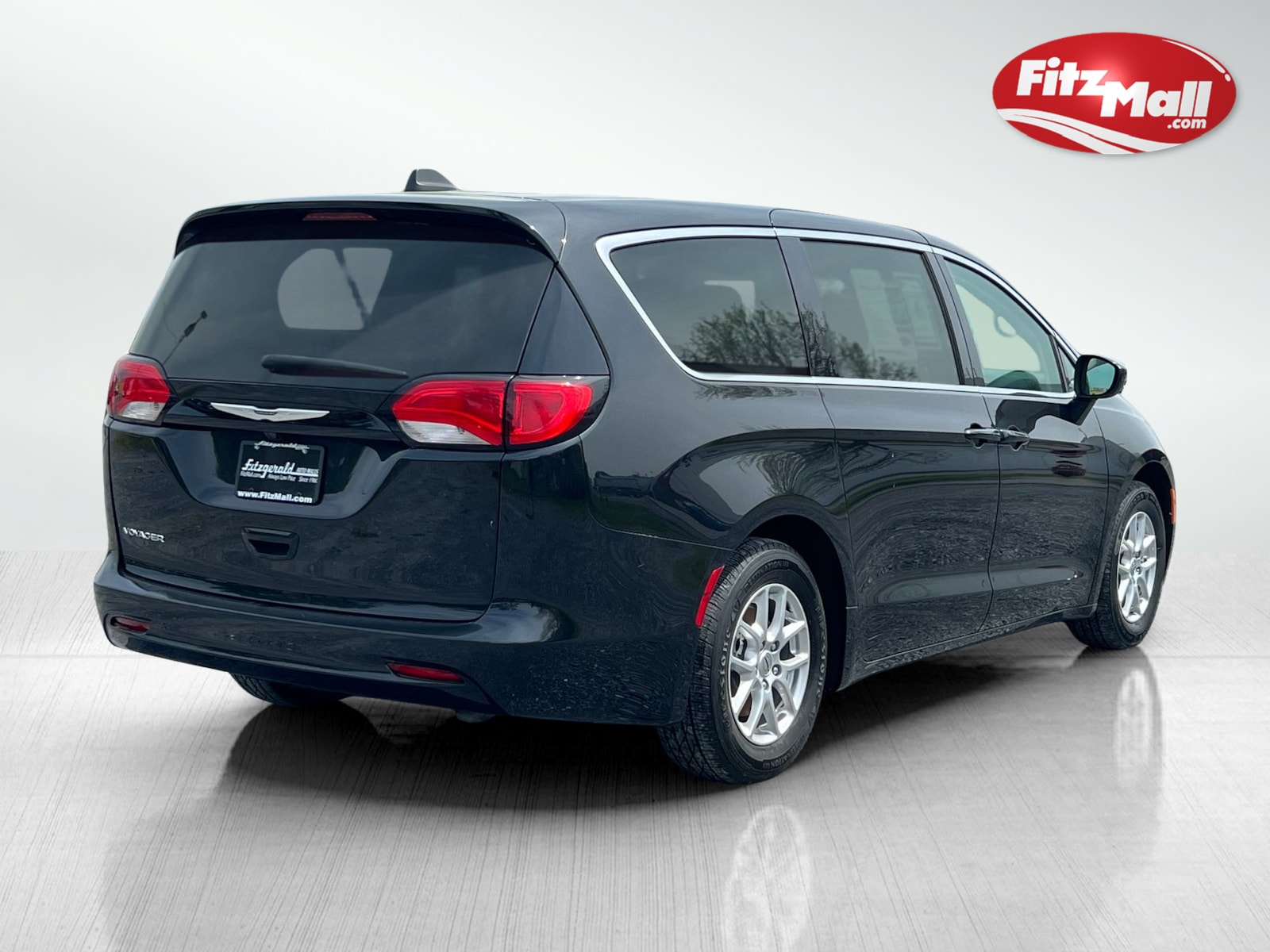 2022 Chrysler Voyager LX photo 5