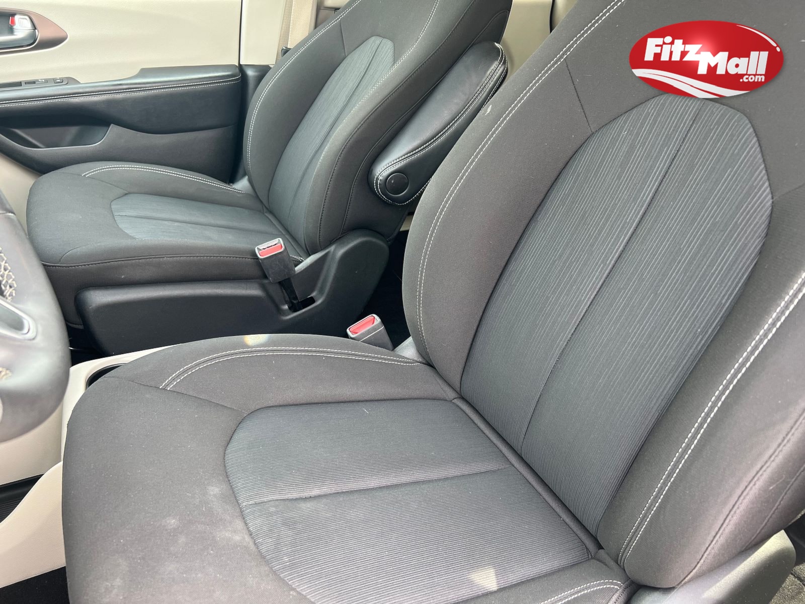 2022 Chrysler Voyager LX photo 7