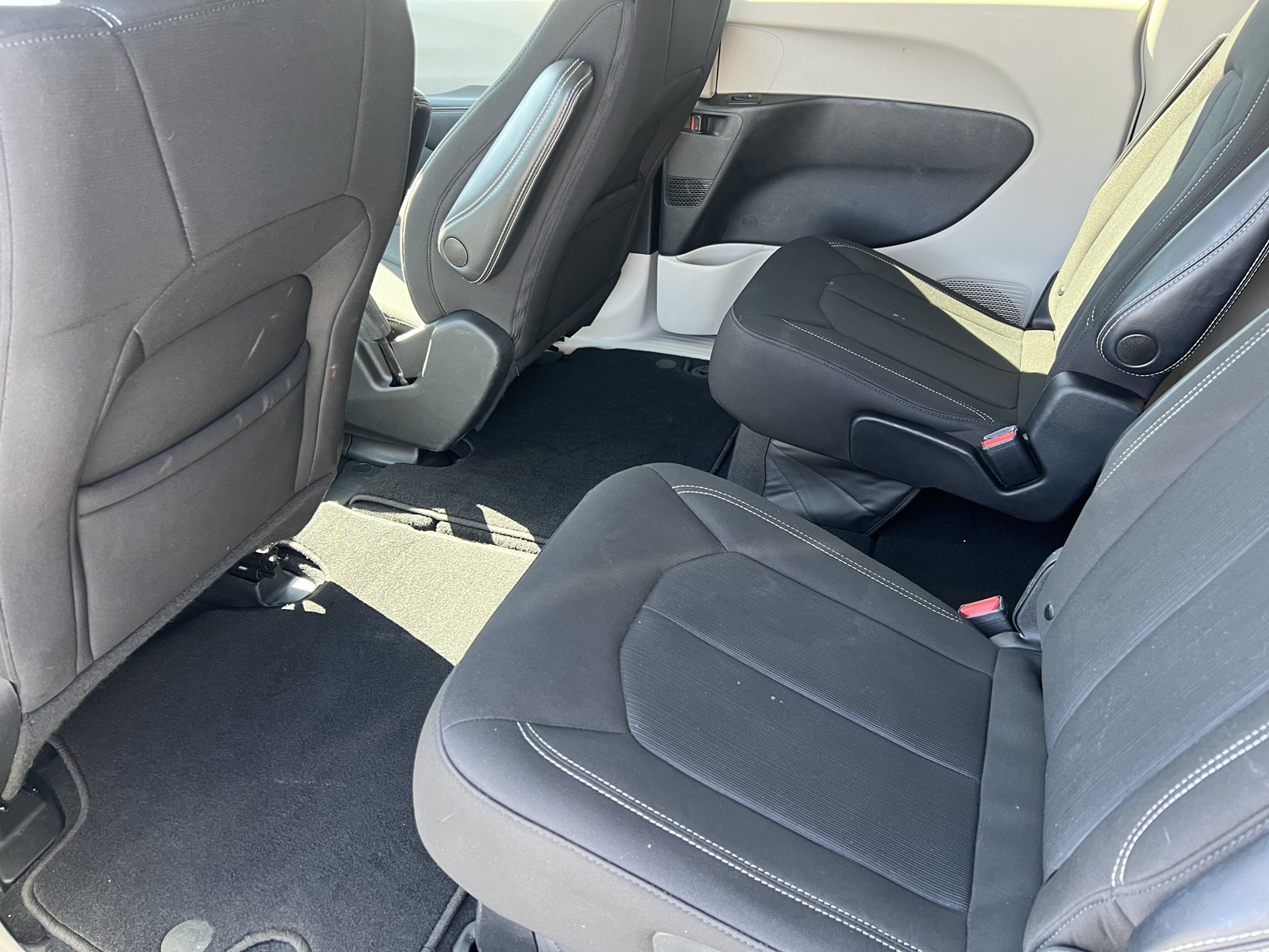 2022 Chrysler Voyager LX photo 10