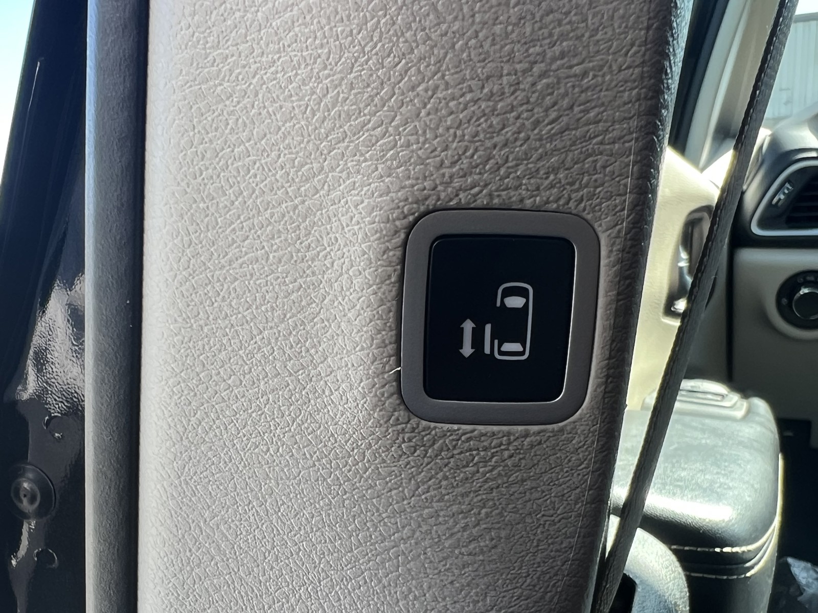 2022 Chrysler Voyager LX photo 12