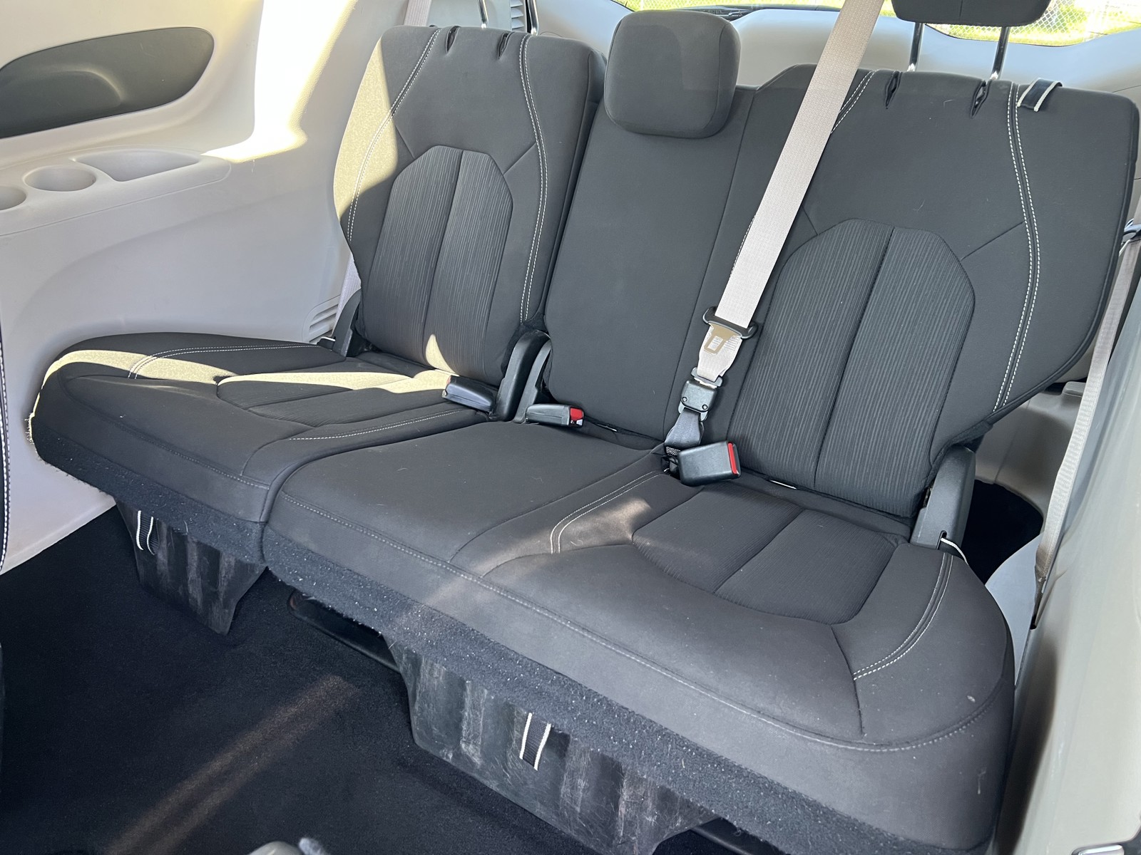 2022 Chrysler Voyager LX photo 13