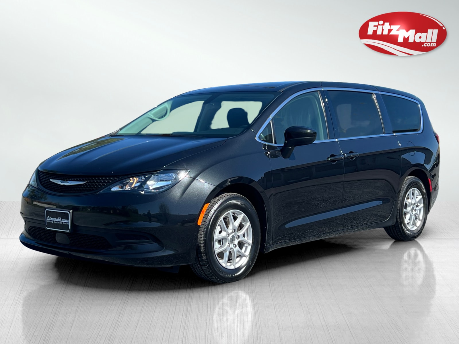 2022 Chrysler Voyager LX photo 2