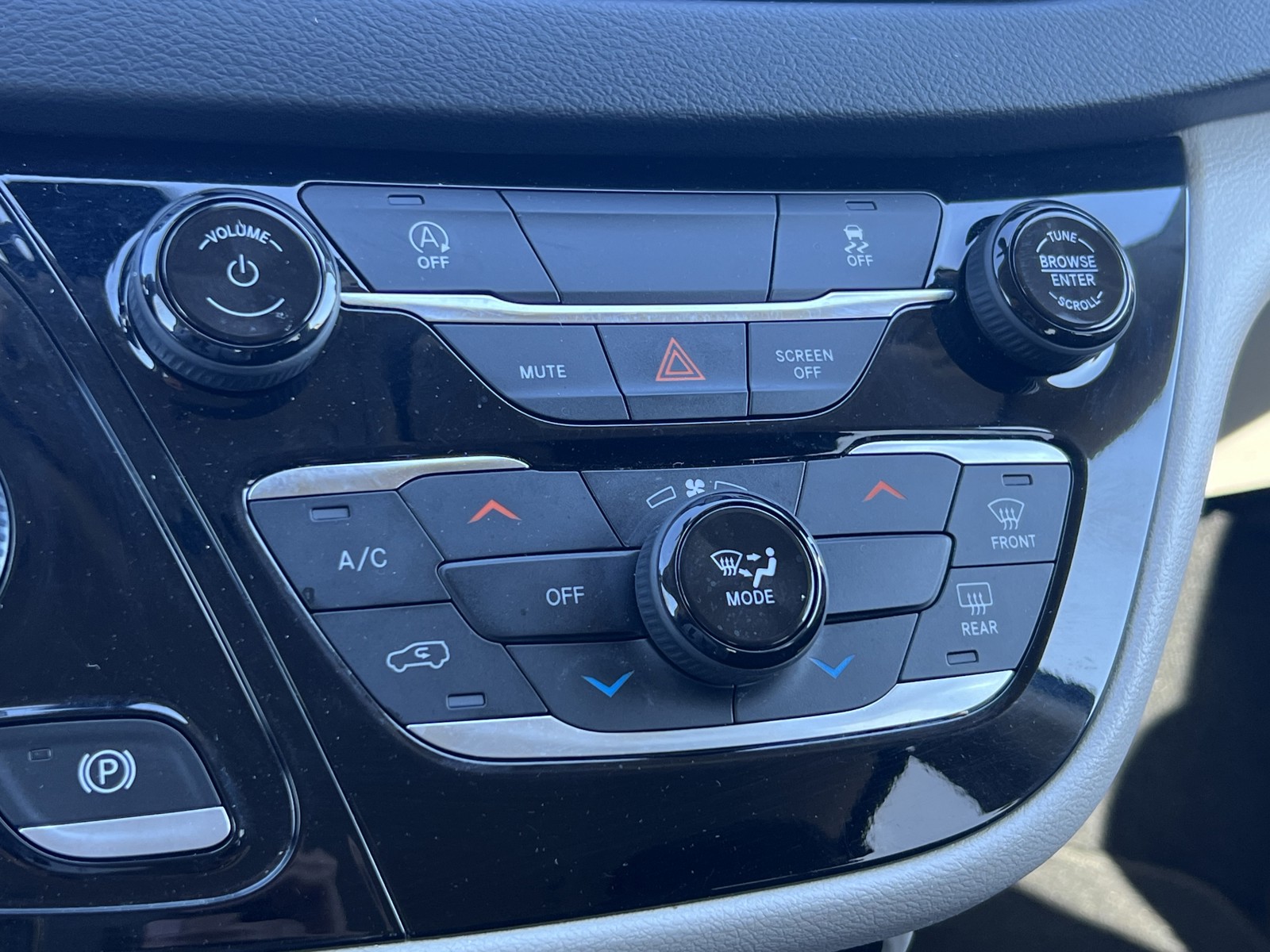 2022 Chrysler Voyager LX photo 27