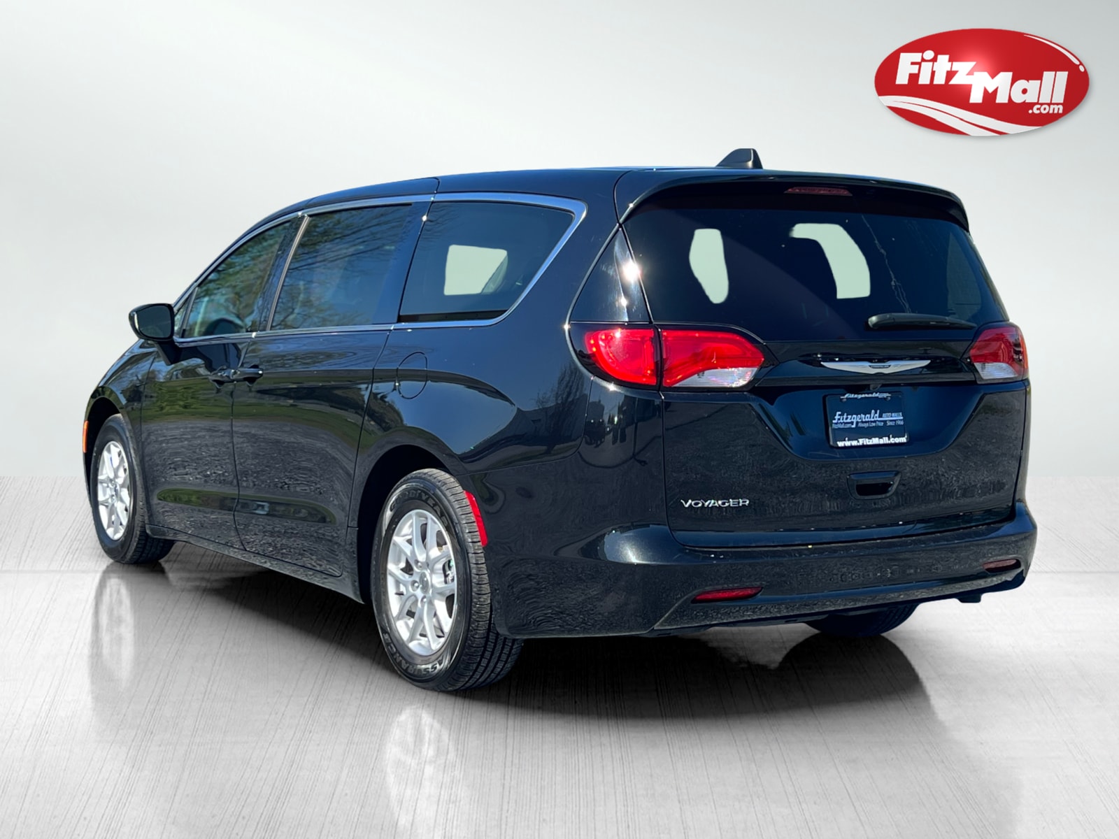 2022 Chrysler Voyager LX photo 6