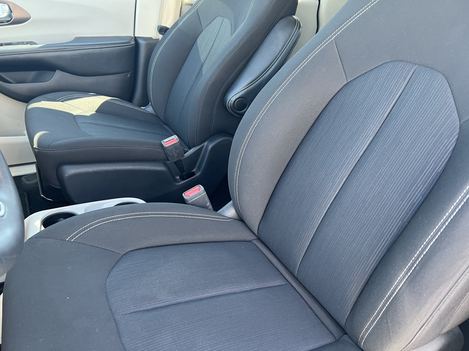 2022 Chrysler Voyager LX photo 9