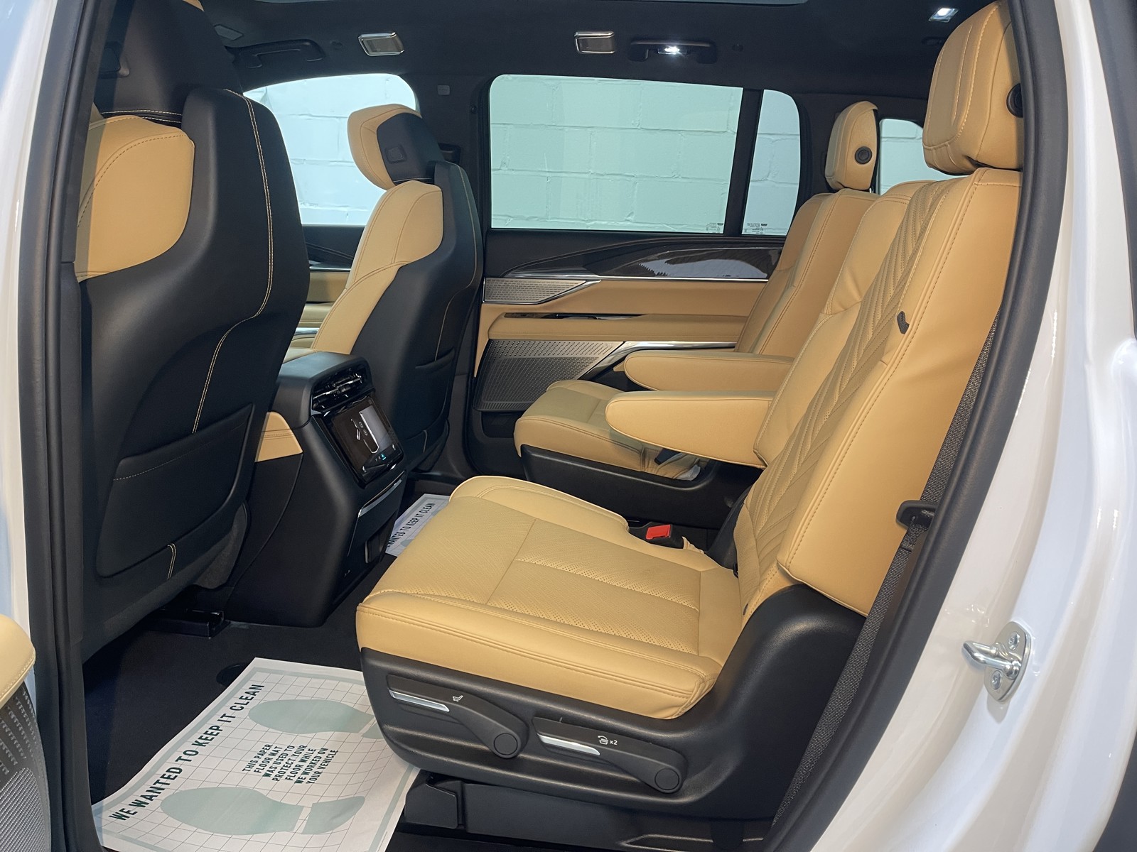 2025 Cadillac Escalade IQ Sport photo 10