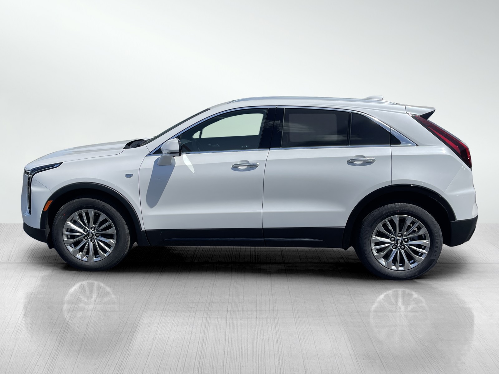2025 Cadillac XT4 Premium Luxury photo 3