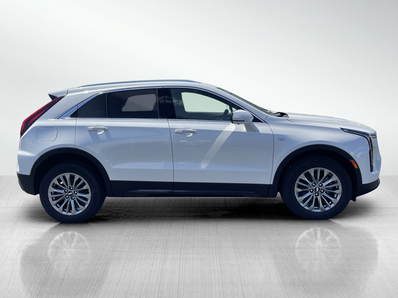 2025 Cadillac XT4 Premium Luxury photo 4