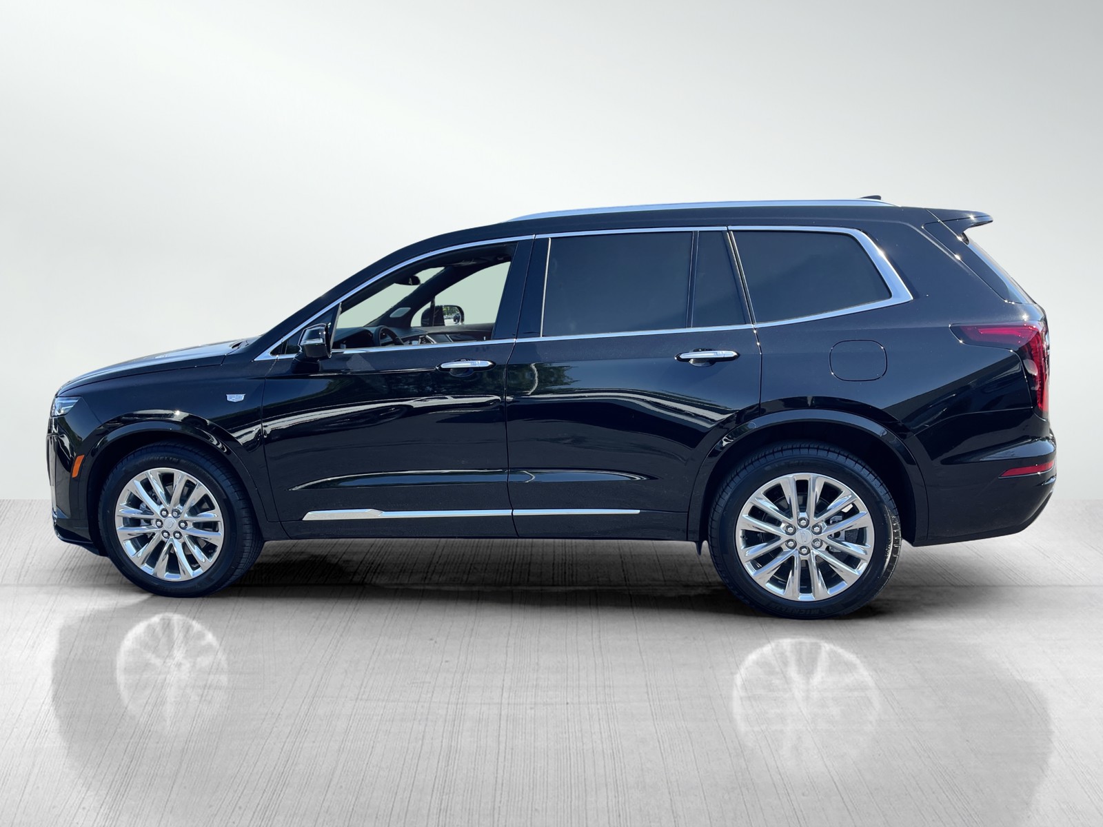 2024 Cadillac XT6 Premium Luxury photo 3