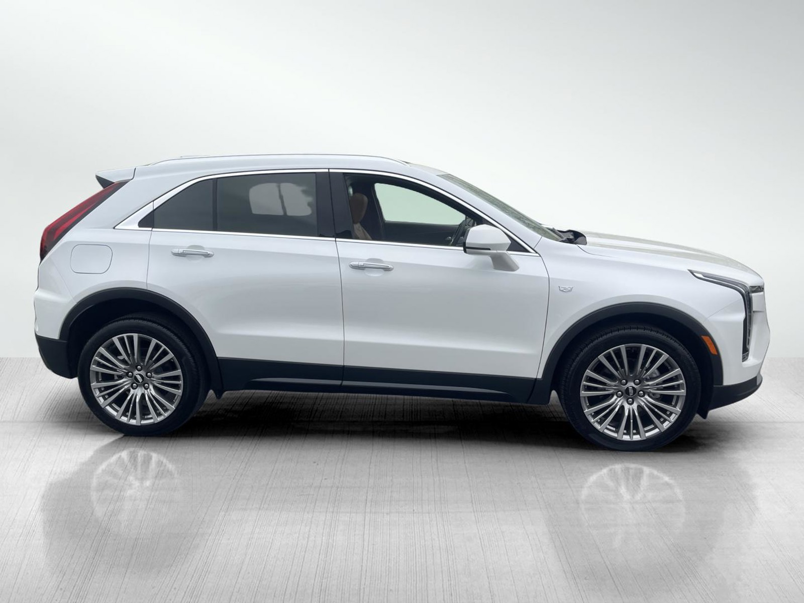 2024 Cadillac XT4 Premium Luxury photo 4