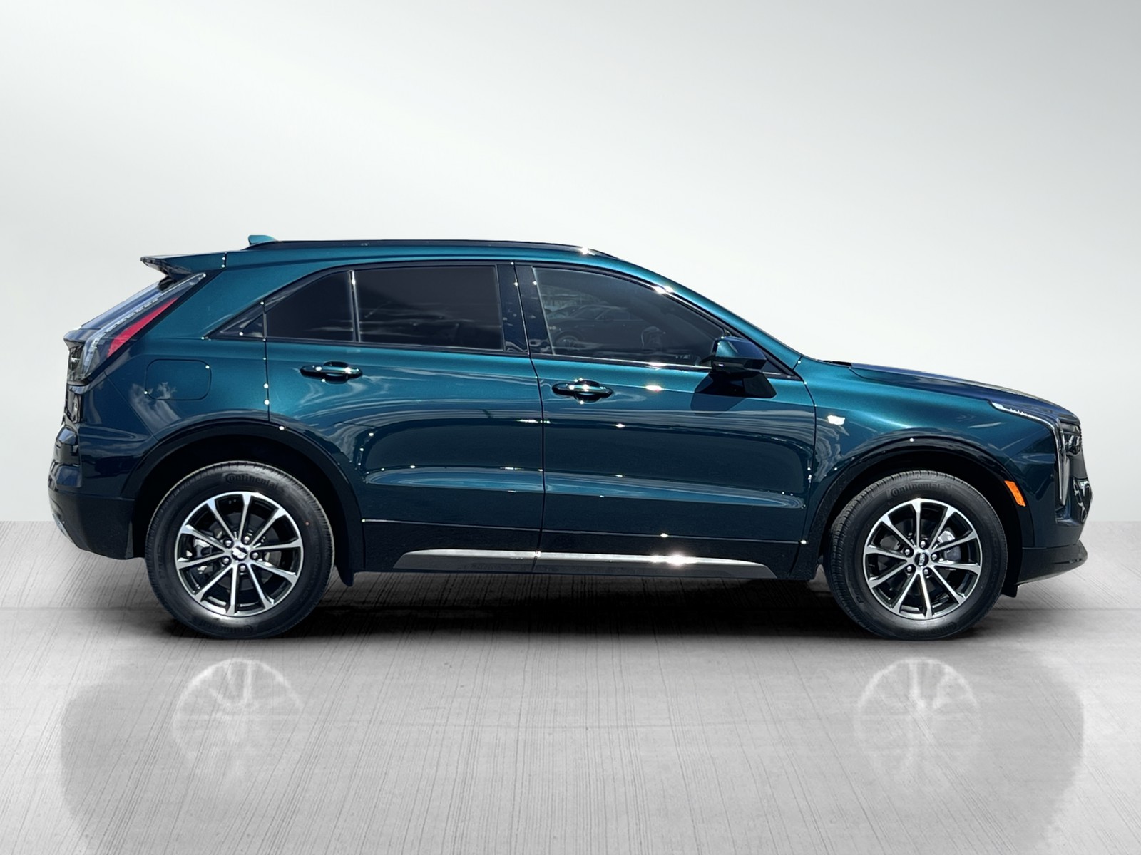 2025 Cadillac XT4 Sport photo 3