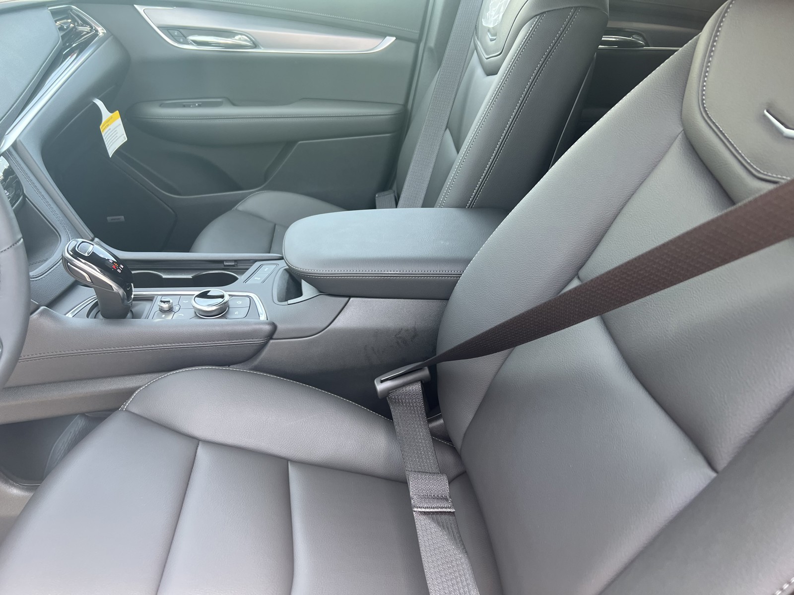 2025 Cadillac XT6 Luxury photo 4