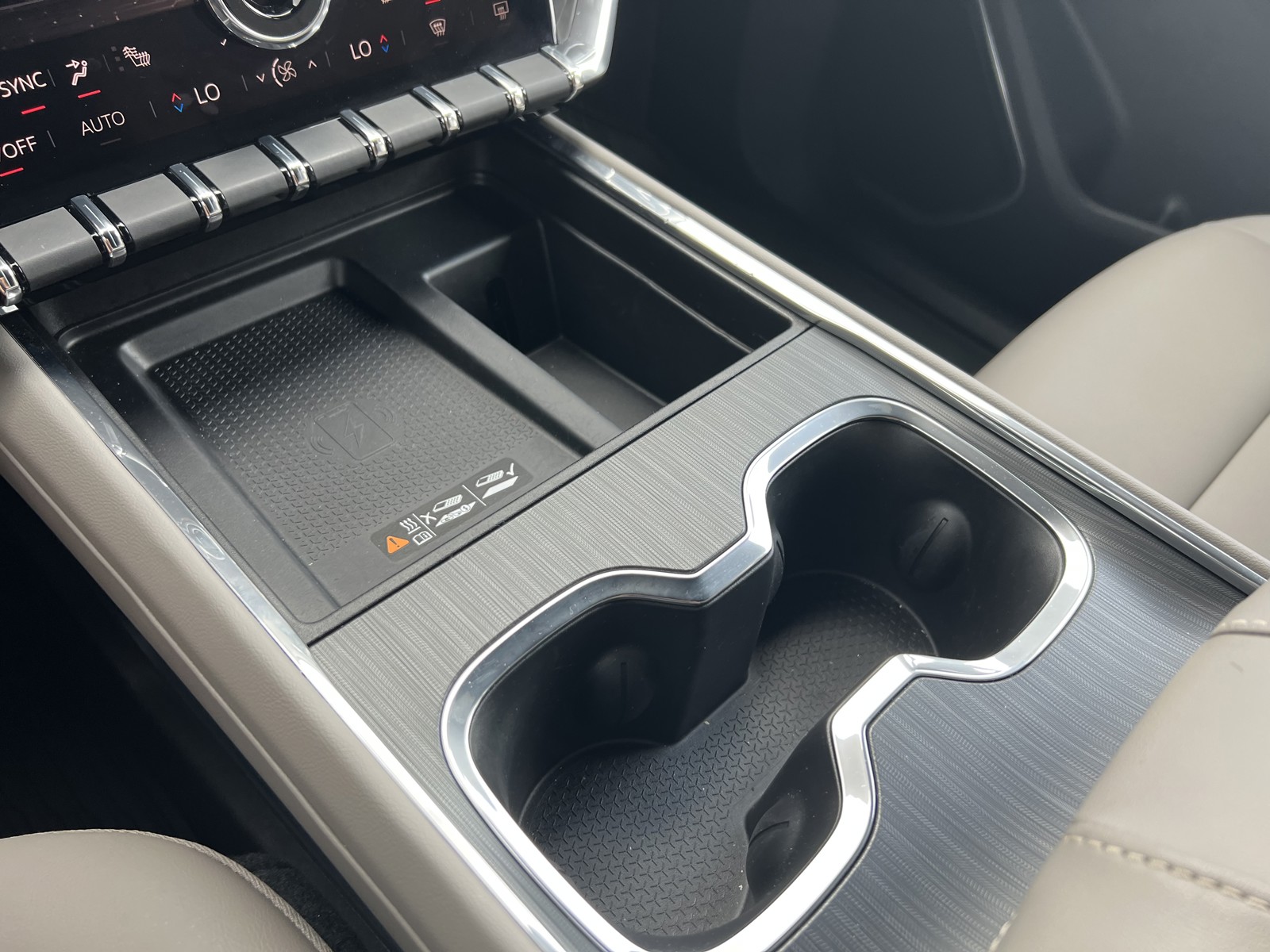 2024 Gmc Acadia Elevation photo 28