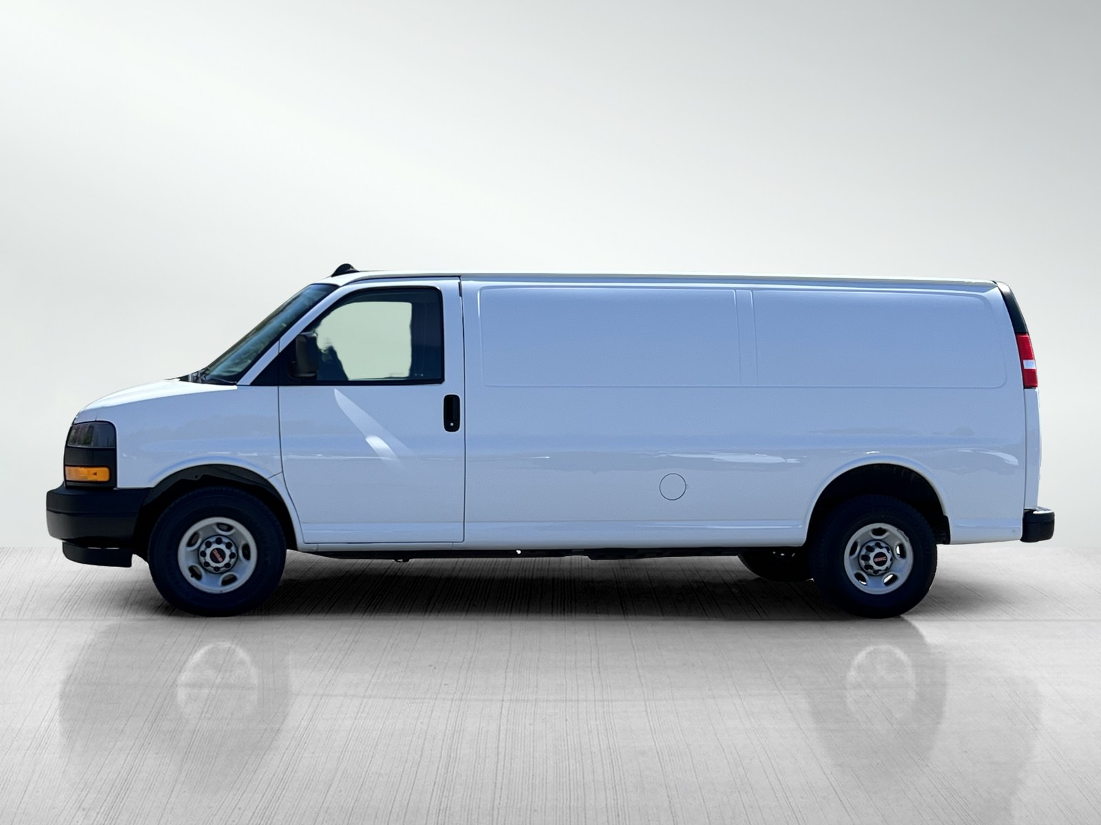 2023 Gmc Savana Cargo 2500 photo 4