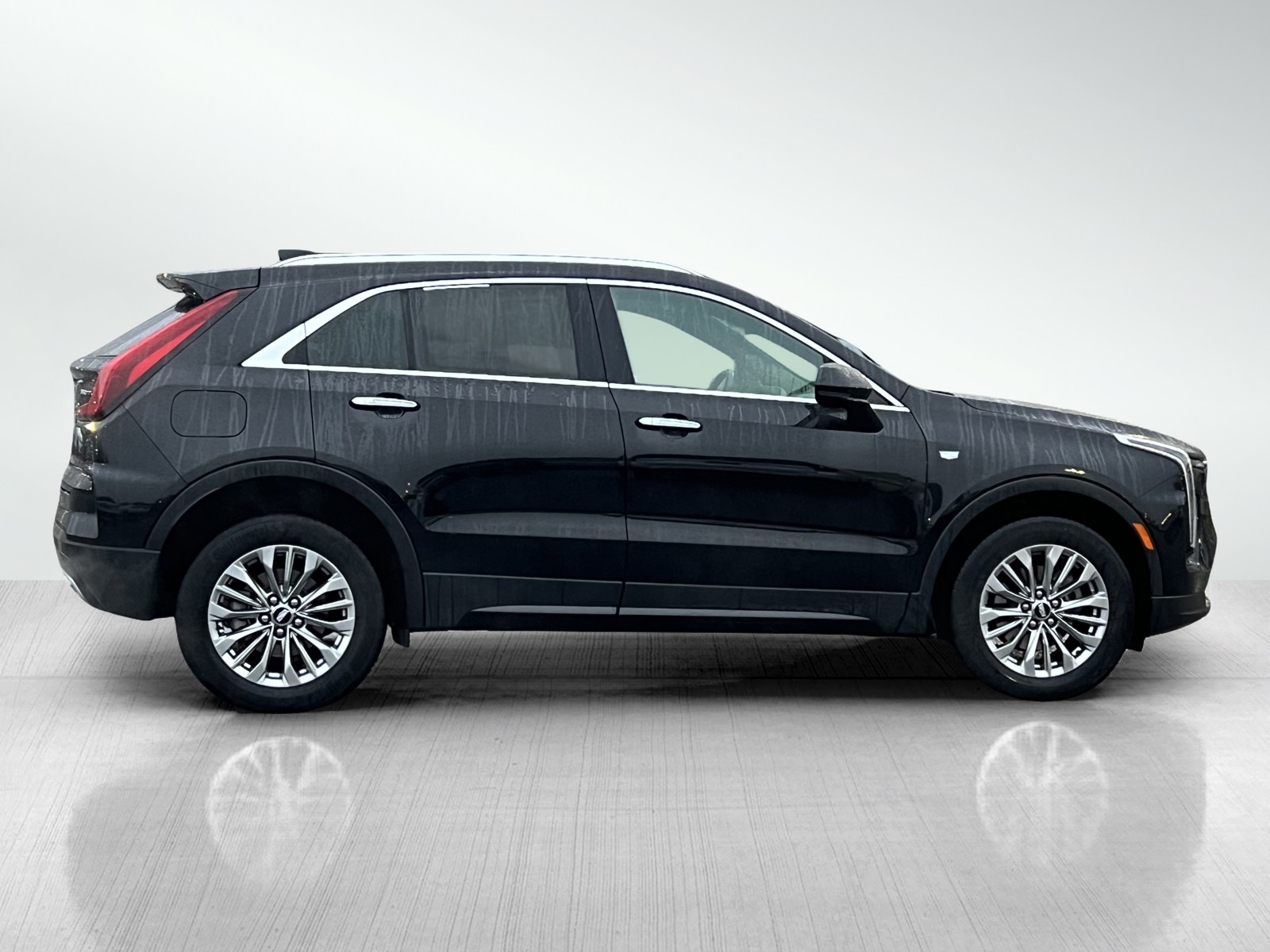 2024 Cadillac XT4 Premium Luxury photo 3
