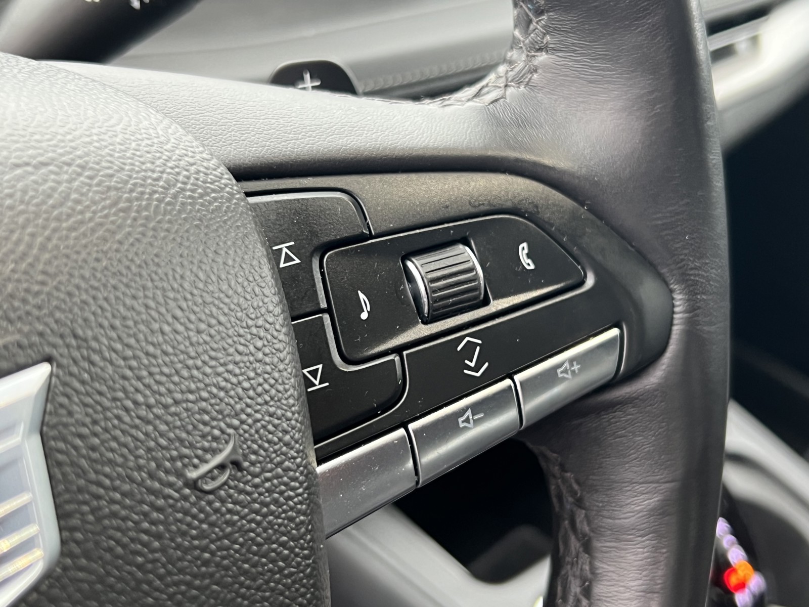 2024 Cadillac XT4 Premium Luxury photo 18