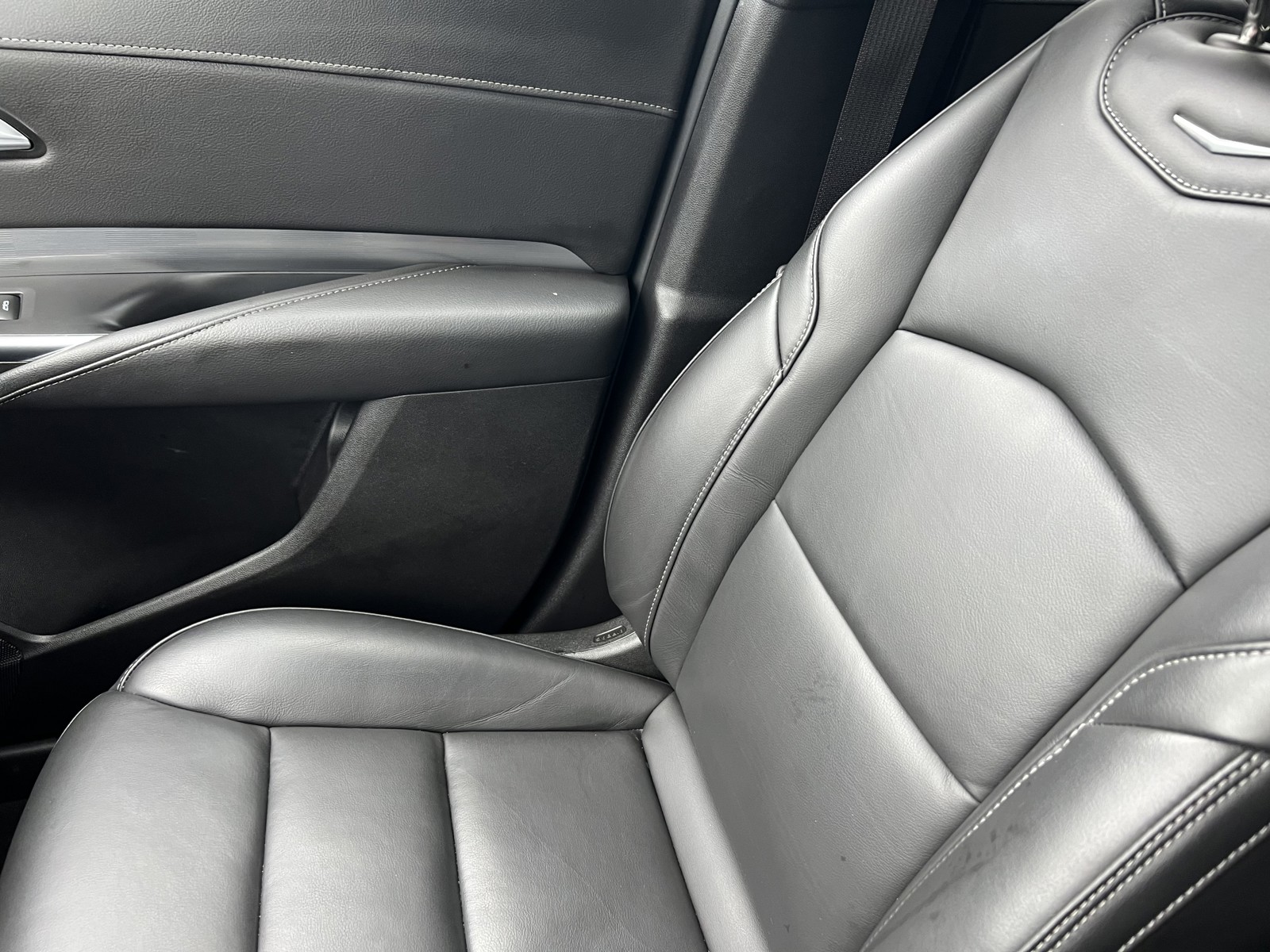 2024 Cadillac XT4 Premium Luxury photo 28