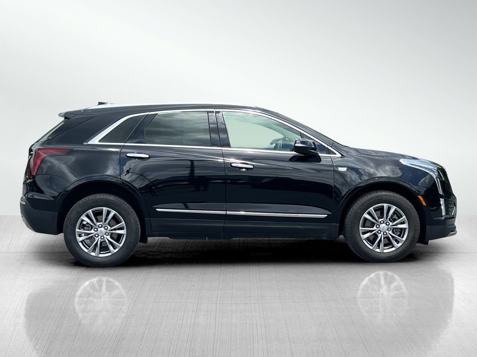 2021 Cadillac XT5 Premium Luxury photo 3