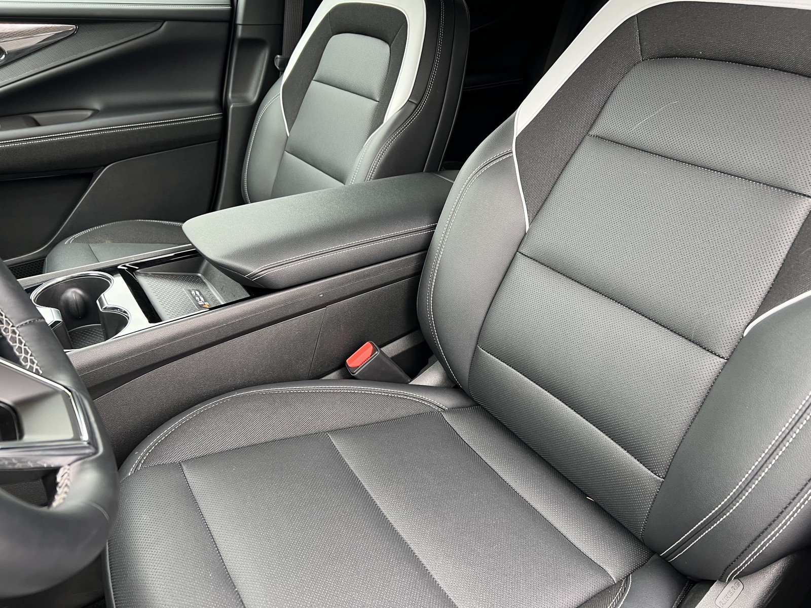 2024 Chevrolet Blazer EV 2LT photo 11