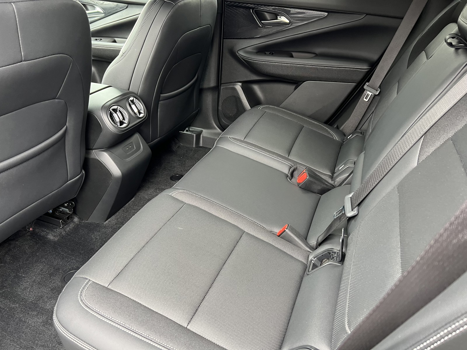 2024 Chevrolet Blazer EV 2LT photo 12