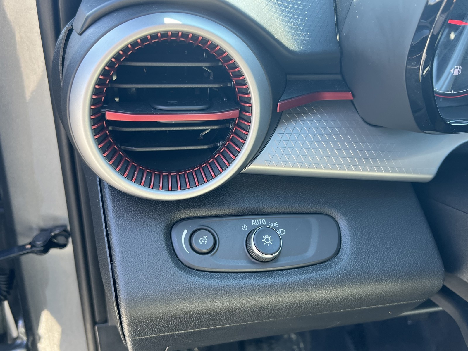 2024 Chevrolet Trax photo 16