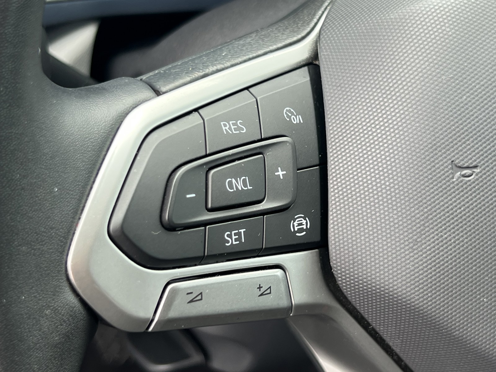 2022 Volkswagen Taos SE photo 10