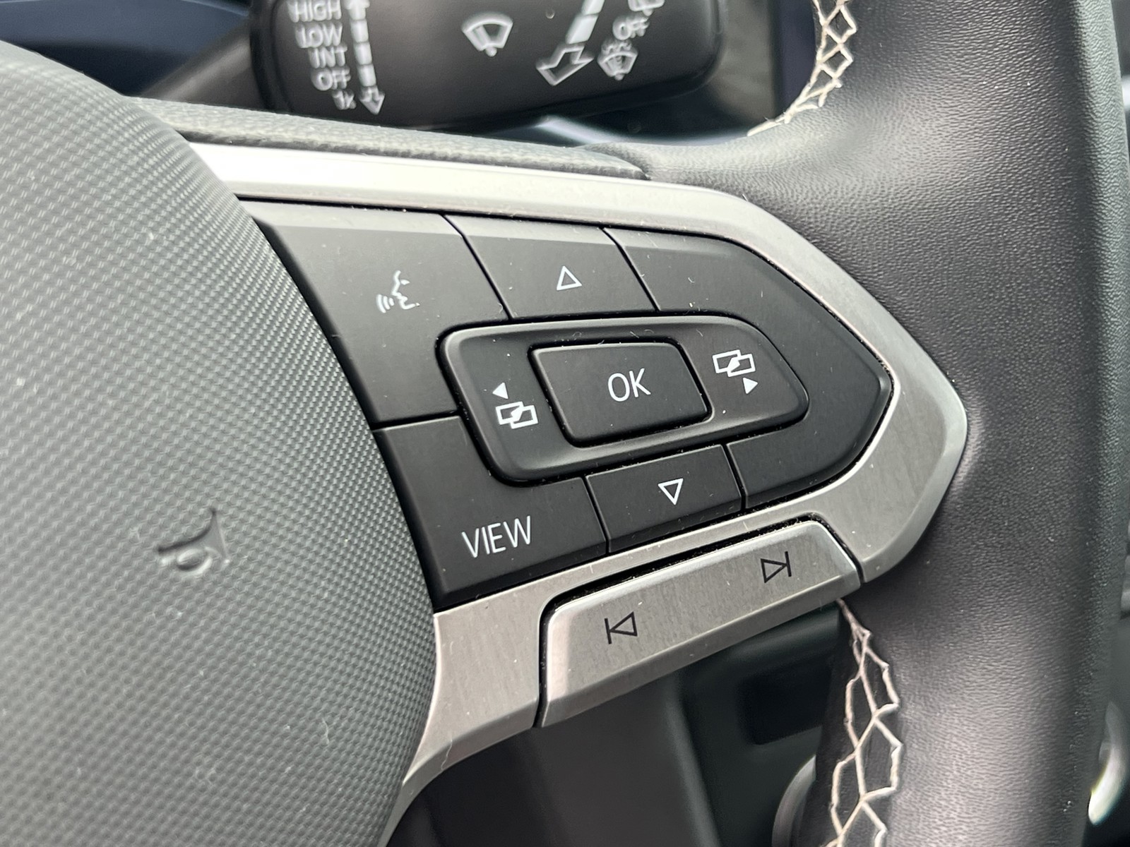 2022 Volkswagen Taos SE photo 11