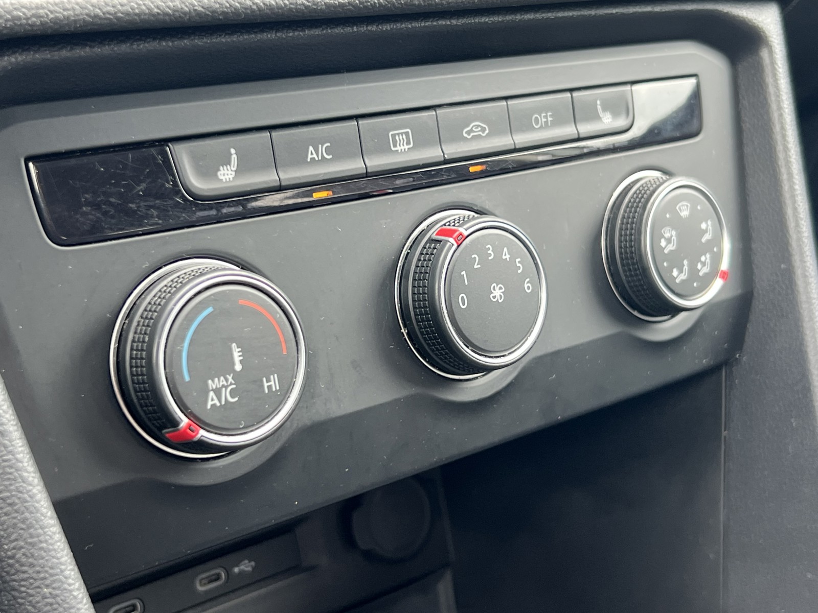 2022 Volkswagen Taos SE photo 16
