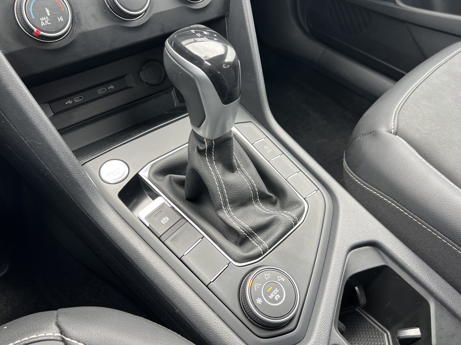 2022 Volkswagen Taos SE photo 18