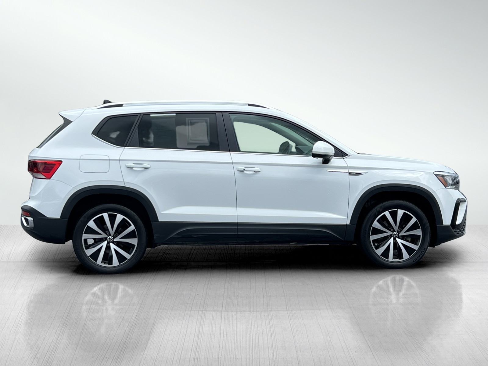 2022 Volkswagen Taos SE photo 3