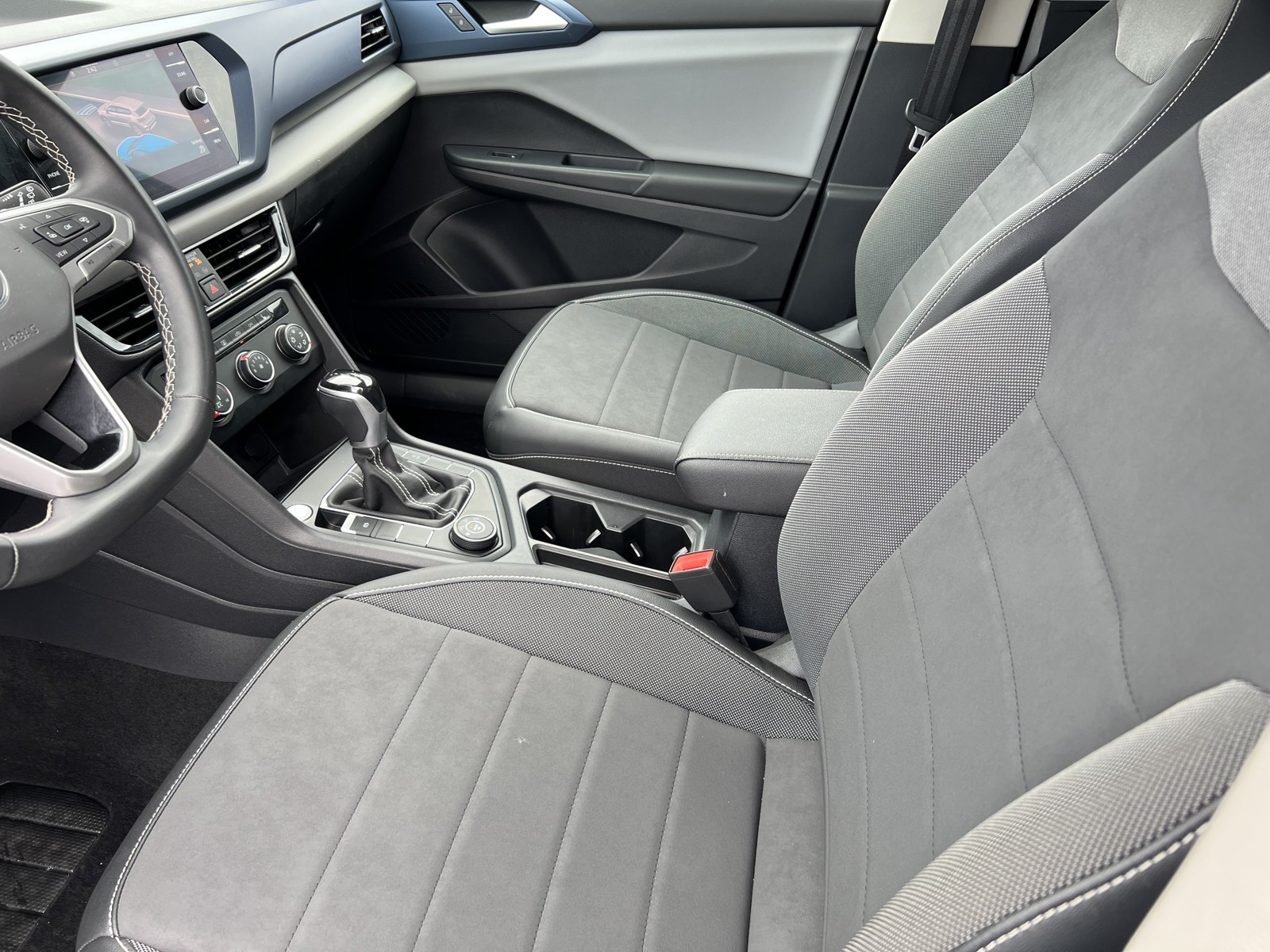 2022 Volkswagen Taos SE photo 6