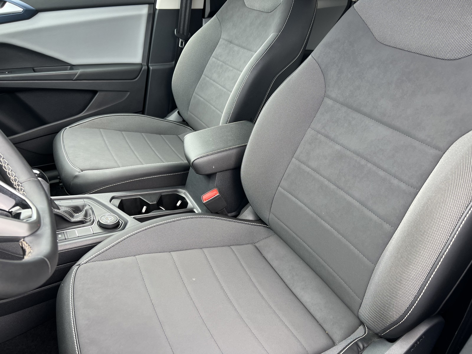 2022 Volkswagen Taos SE photo 7