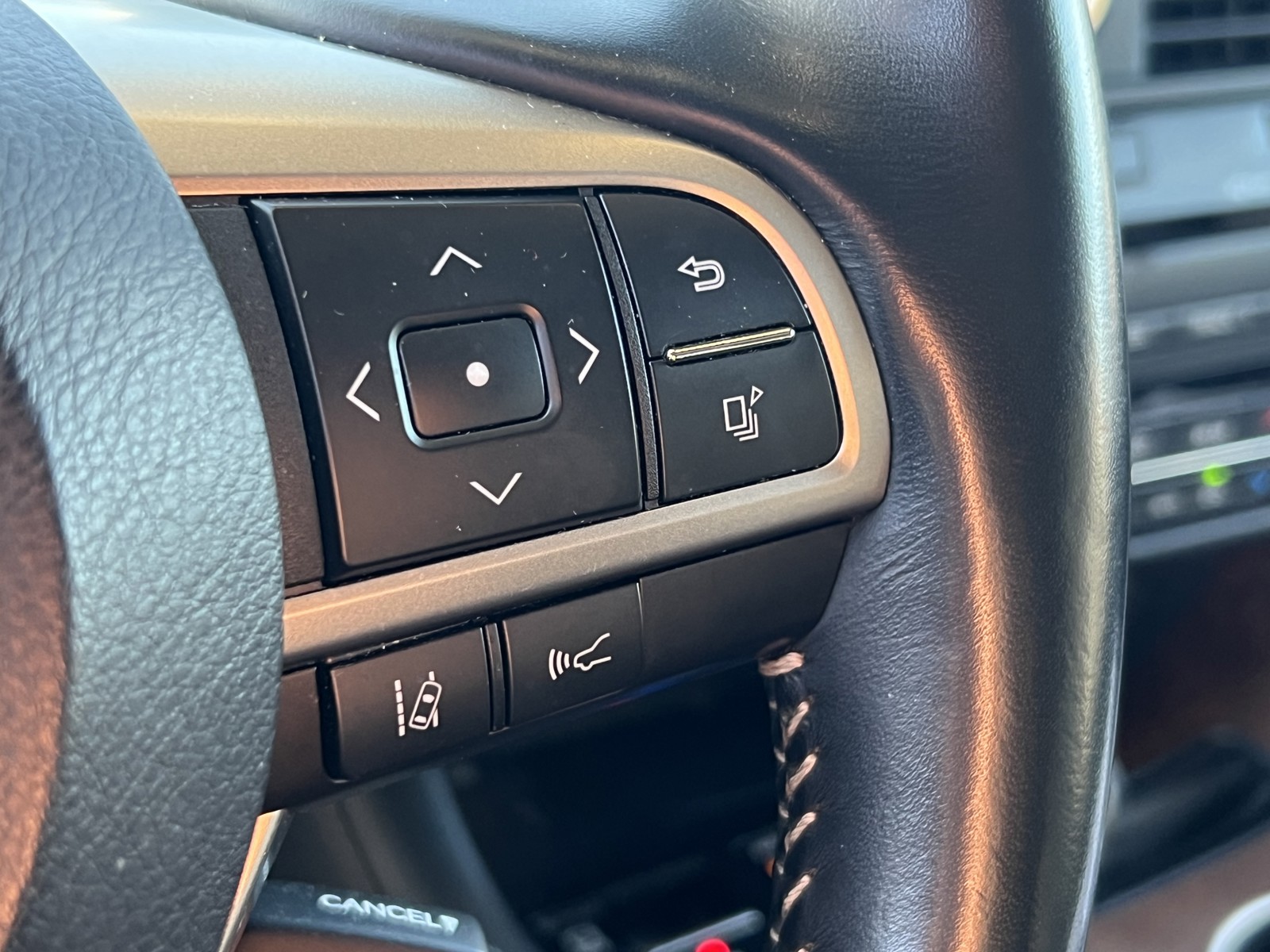 2022 Lexus RX 350L photo 18