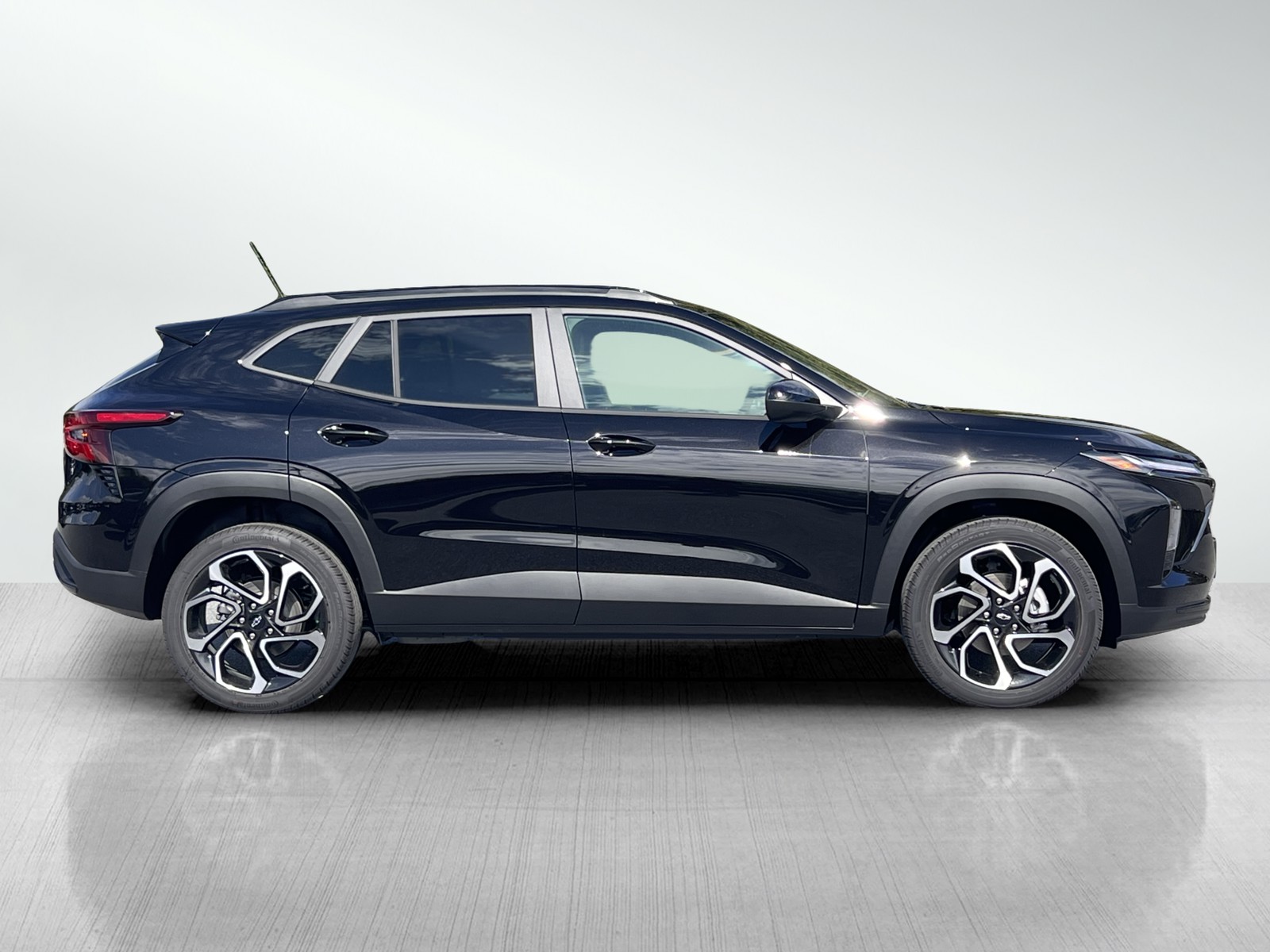 2025 Chevrolet Trax photo 3