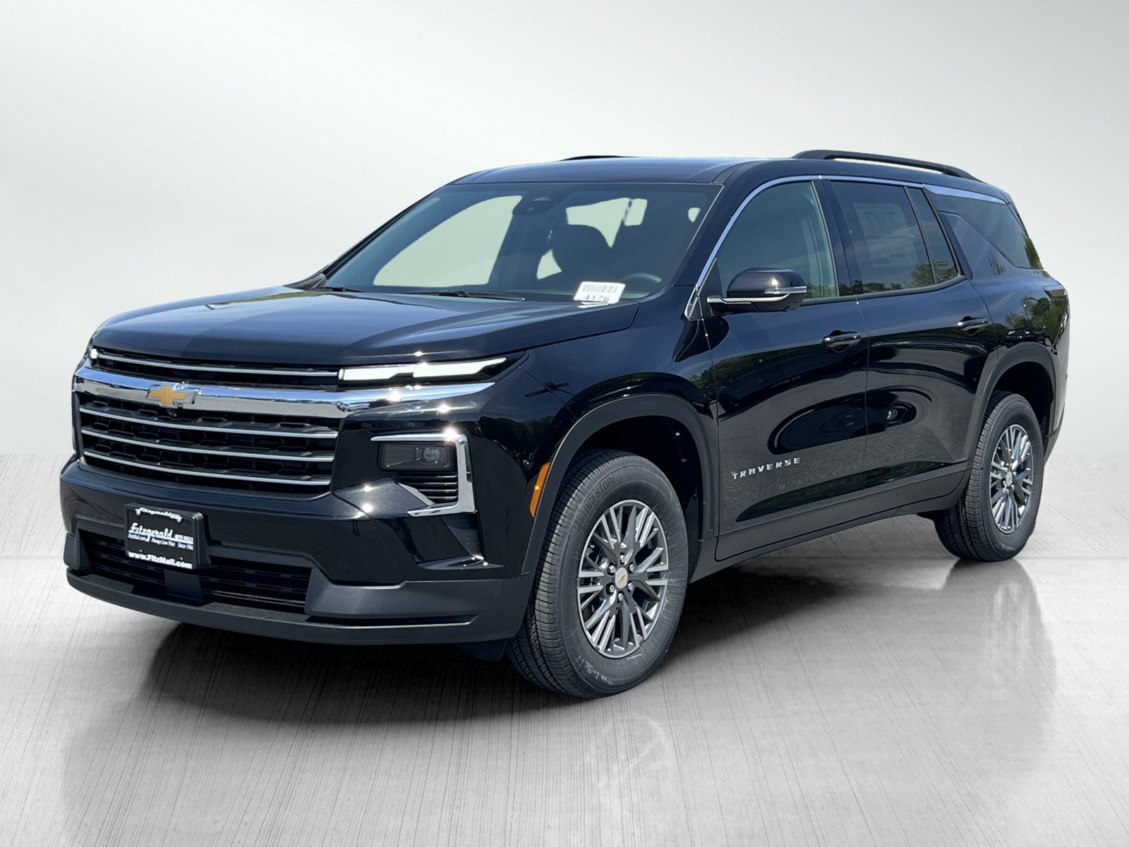 2025 Chevrolet Traverse photo 2