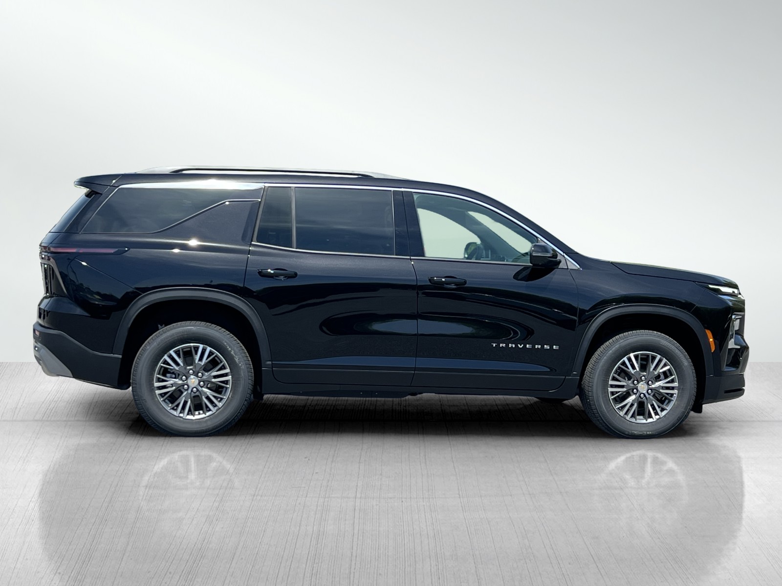 2025 Chevrolet Traverse photo 3