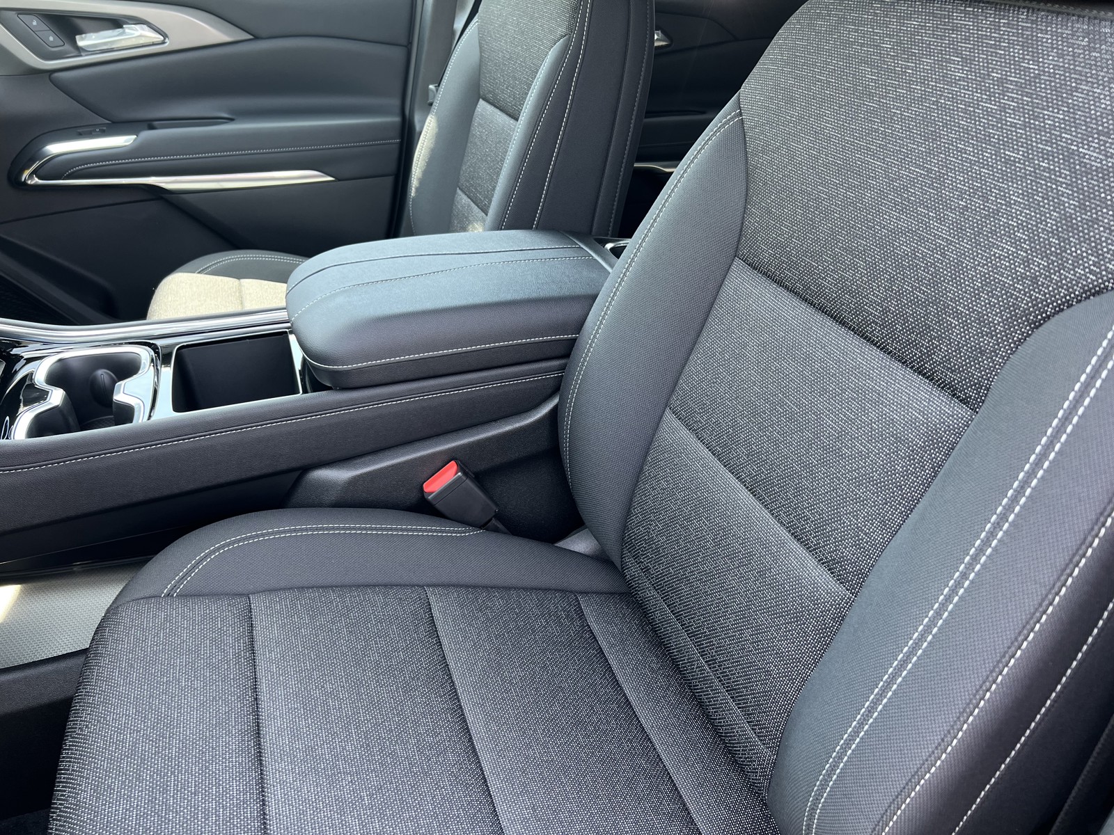 2025 Chevrolet Traverse photo 10