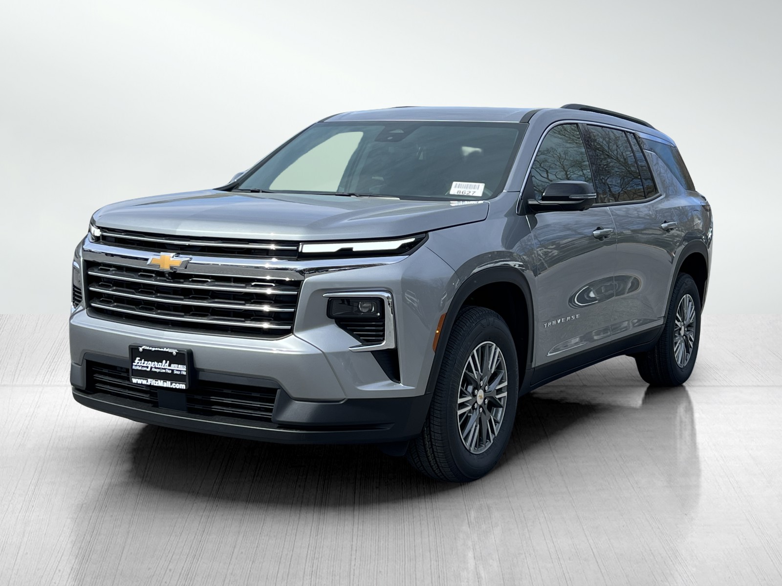 2025 Chevrolet Traverse photo 2