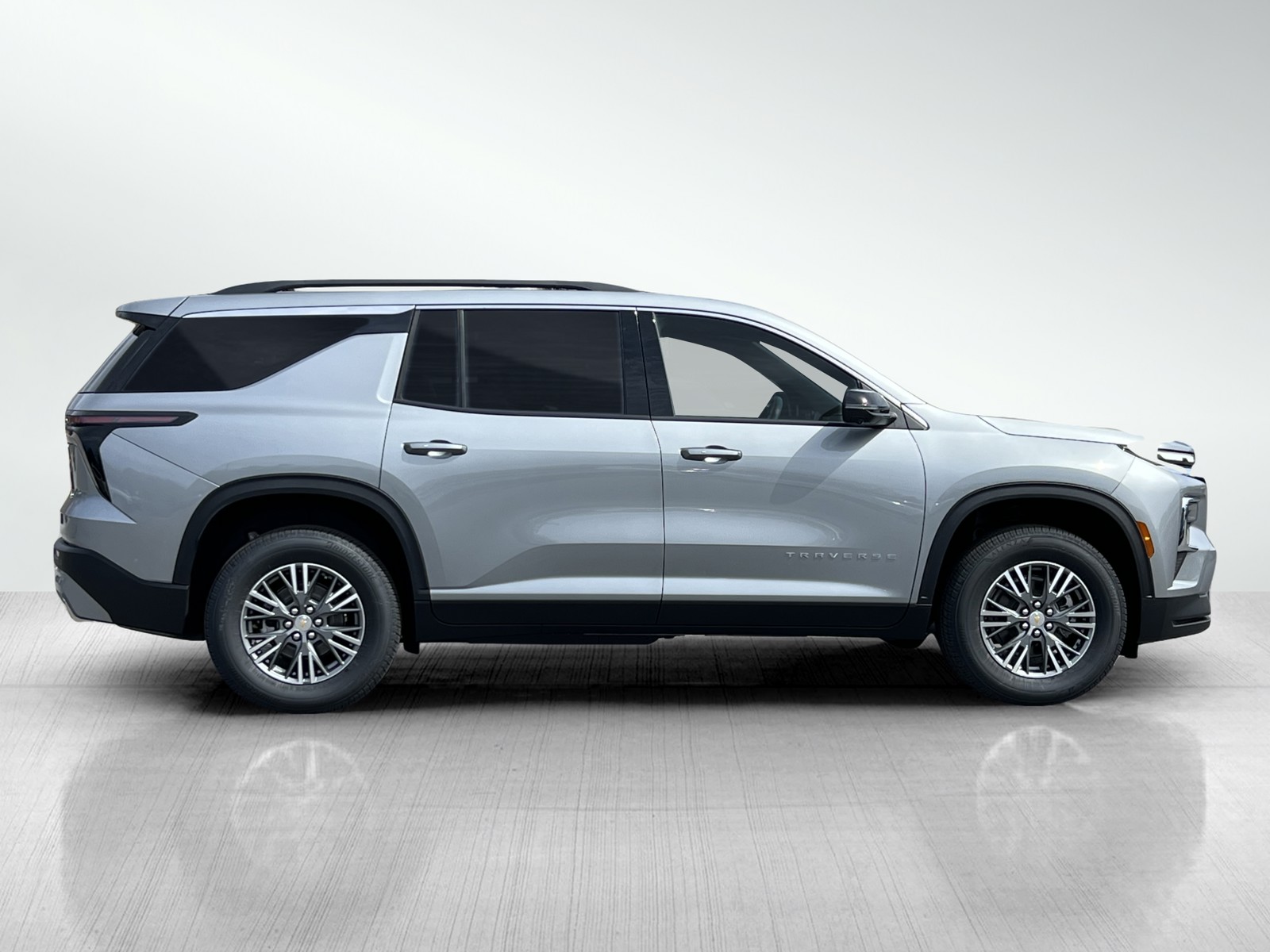 2025 Chevrolet Traverse photo 3