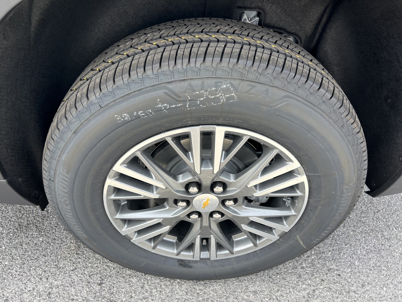 2025 Chevrolet Traverse photo 8