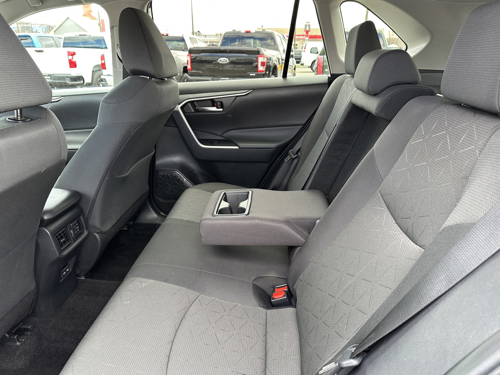 2024 Toyota RAV4 XLE photo 12