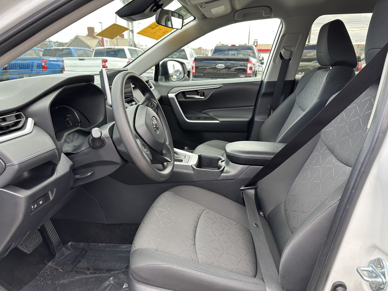 2024 Toyota RAV4 XLE photo 14
