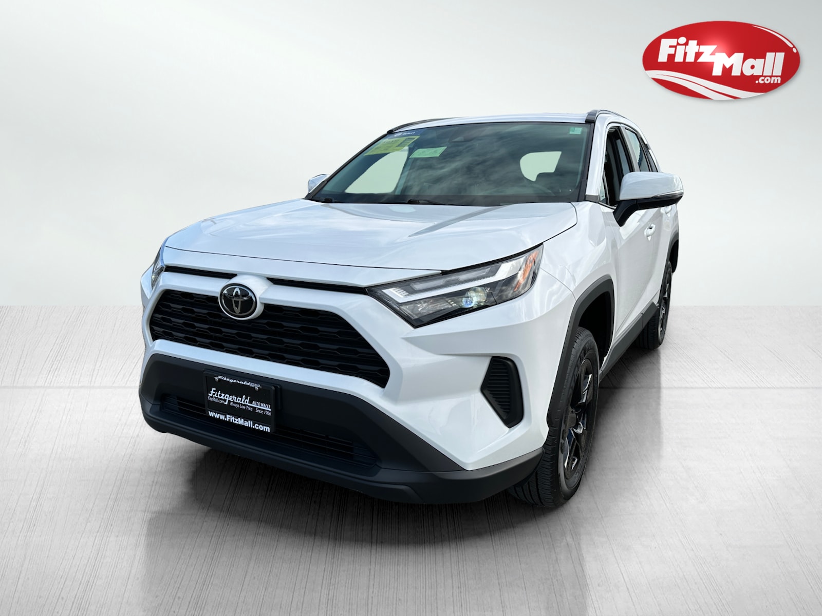 2024 Toyota RAV4 XLE photo 2